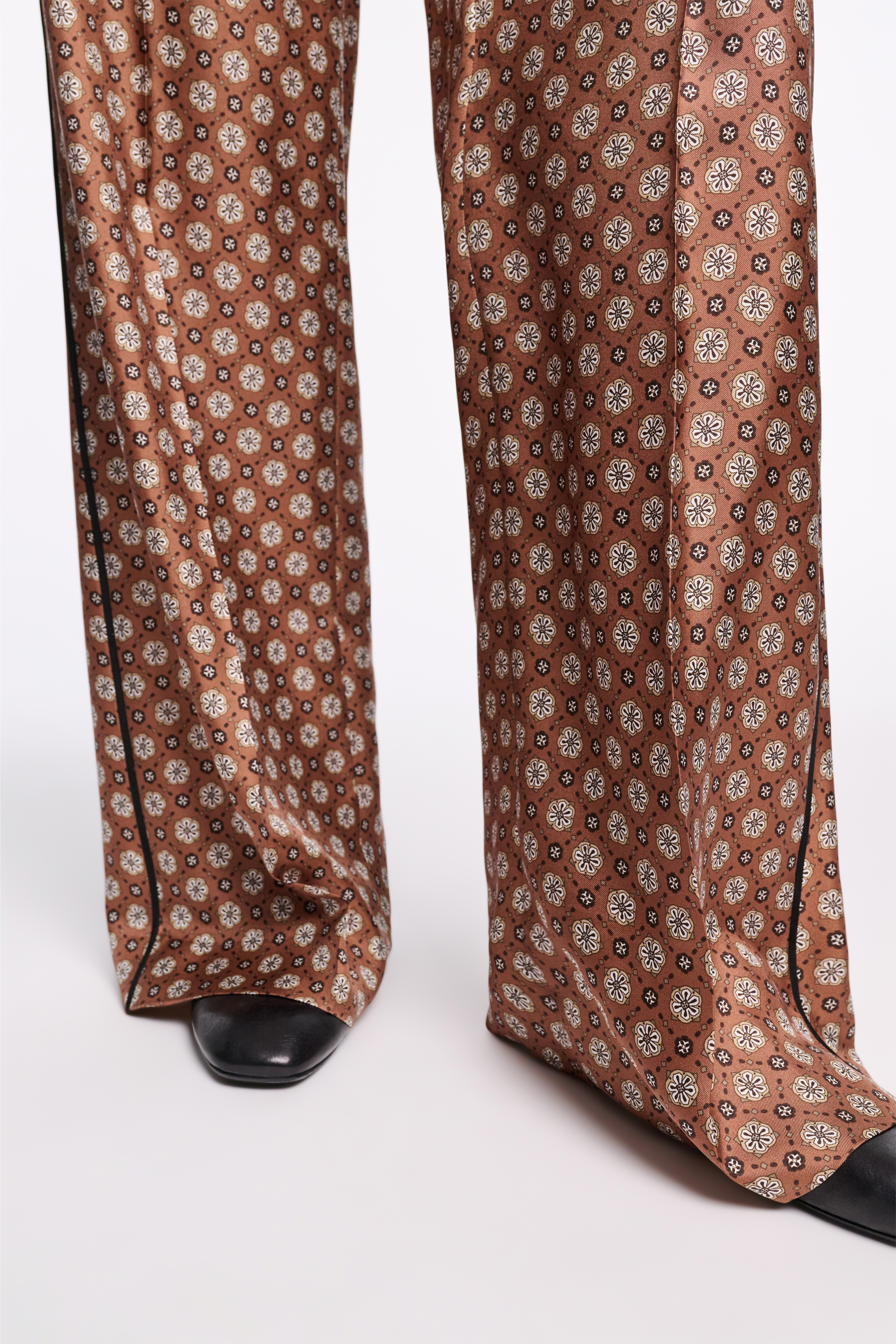 Dorothee Schumacher Printed silk twill trousers brown big tie